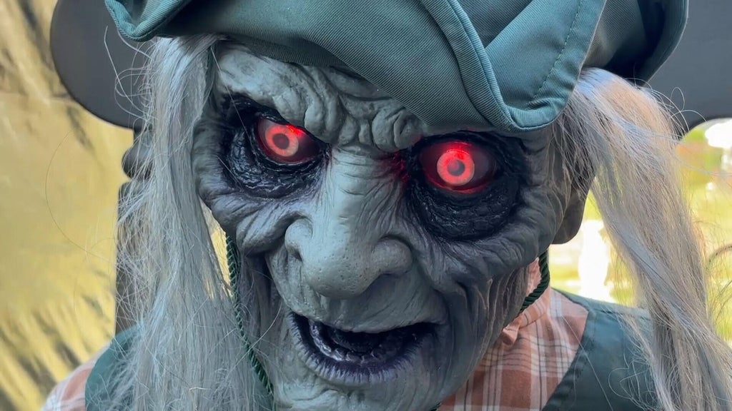 Philadelphia man turns front yard of Mount Airy home into Halloween haunt — New Hope Community news